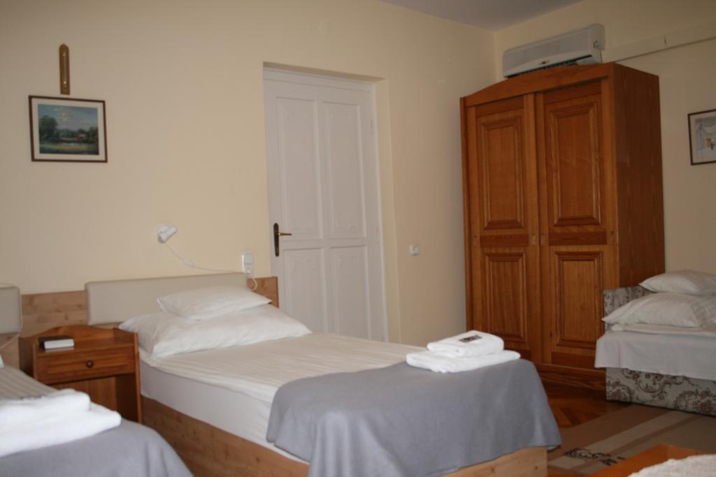 Hotel Szent Gyoergy Fogado Pécs Camera foto