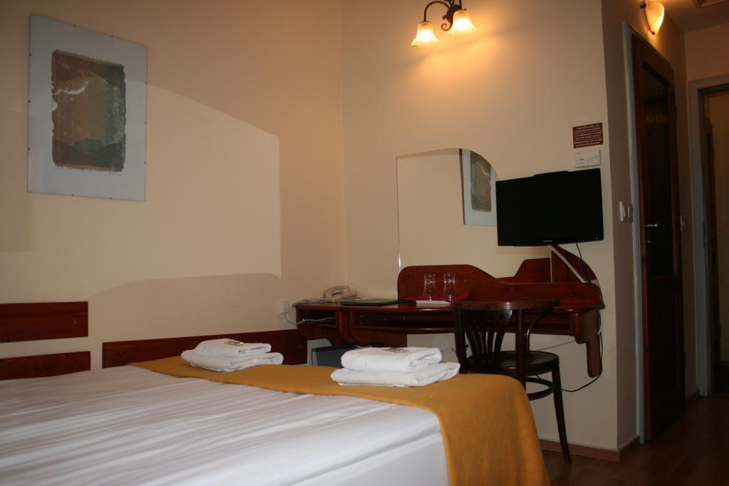 Hotel Szent Gyoergy Fogado Pécs Esterno foto